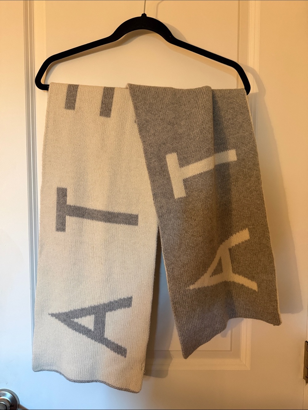 Athleta Reversible Knit Logo Scarf in Cream and Gray